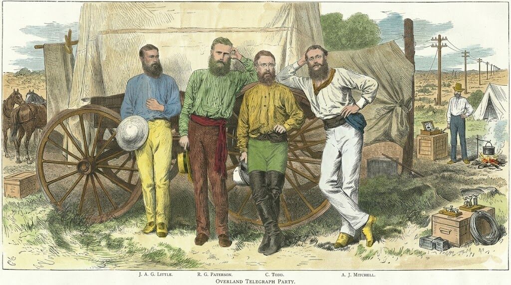 Empat pria berjanggut dari Overland Telegraph Party berdiri di dekat gerobak dengan latar belakang tenda dan kuda.