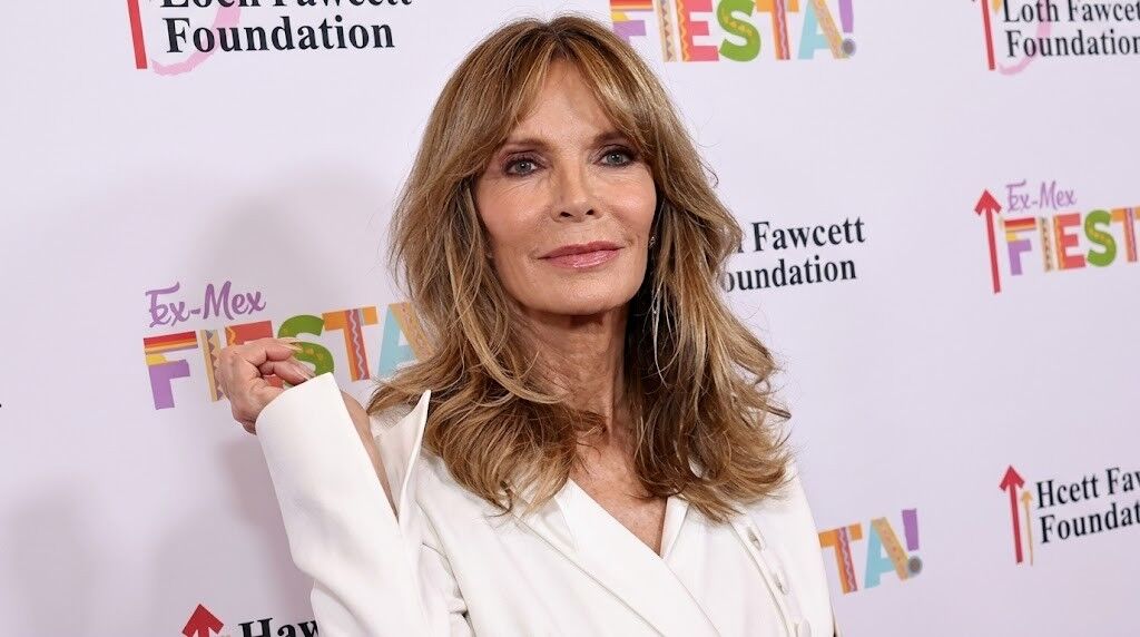 Aktris Jaclyn Smith berpose di acara Loth Fawcett Foundation Ex-Mex Fiesta.