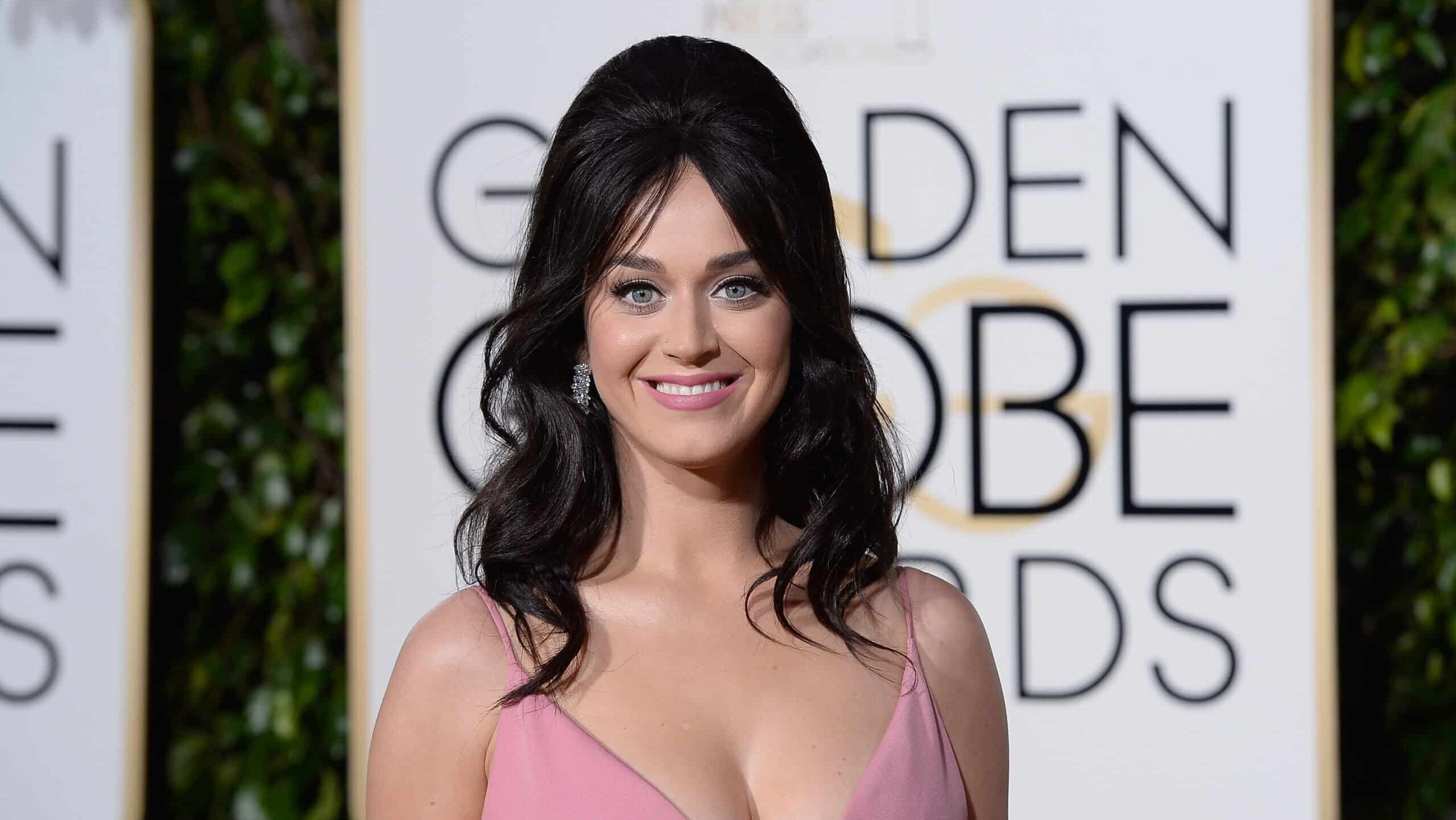 73rd ANNUAL GOLDEN GLOBE AWARDS -- Pictured: Recording artist Katy Perry arrives to the 73rd Annual Golden Globe Awards held at the Beverly Hilton Hotel on January 10, 2016.