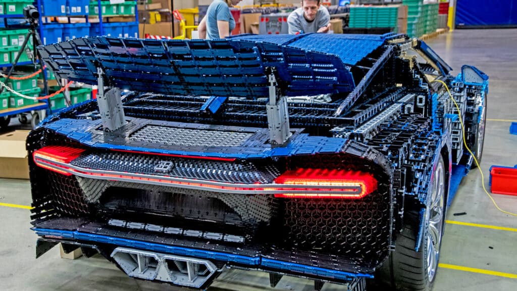 Lego Builds WORKING Bugatti Chiron Made ENTIRELY OUT OF LEGOS | What's ...