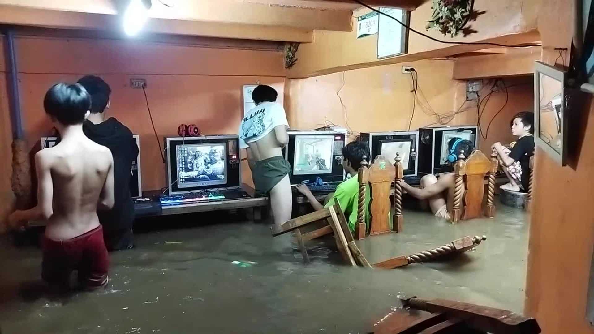 gaming while flooding