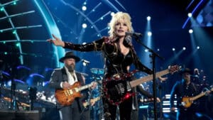 Inductee Dolly Parton performs onstage during attends the 37th Annual Rock & Roll Hall of Fame Induction Ceremony at Microsoft Theater on November 05, 2022 in Los Angeles, California.