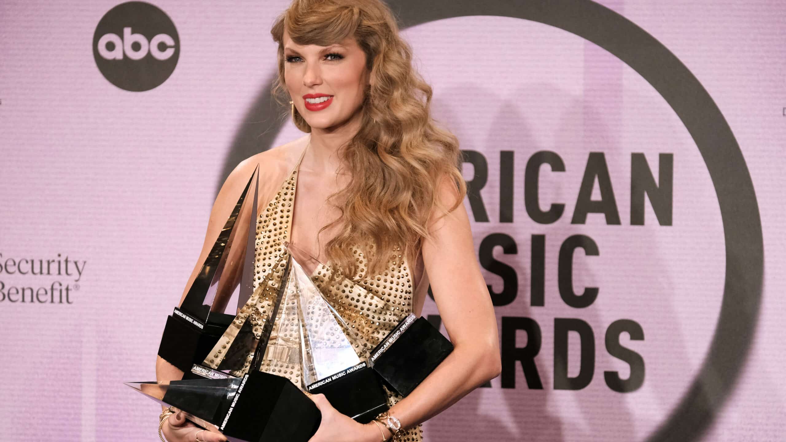 Taylor Swift, winner of Favorite Pop Album, Favorite Female Pop Artist, Favorite Music Video, Favorite Country Album, Favorite Female Country Artist, and Artist of the Year, poses in the press room at the 2022 American Music Awards at Microsoft Theater on November 20, 2022 in Los Angeles, California.