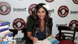 Snooki signing books at an Earl of Sandwich and Showboat Atlantic City event