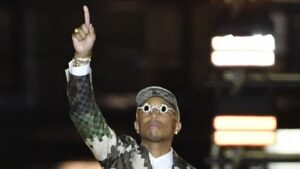 US Louis Vuitton' fashion designer and singer Pharrell Williams acknowledges the audience at the end of the Louis Vuitton Menswear Spring-Summer 2024 show as part of the Paris Fashion Week on the Pont Neuf, central Paris, on June 20, 2023.