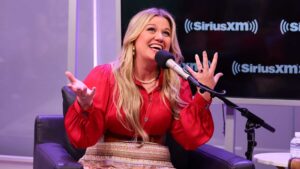 Kelly Clarkson visits the SiriusXM Town Hall at SiriusXM Studios on June 21, 2023 in New York City.