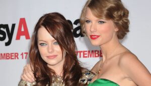 Emma Stone and Taylor Swift arrive at the "Easy A" Los Angeles Premiere at Grauman's Chinese Theatre on September 13, 2010 in Hollywood, California.