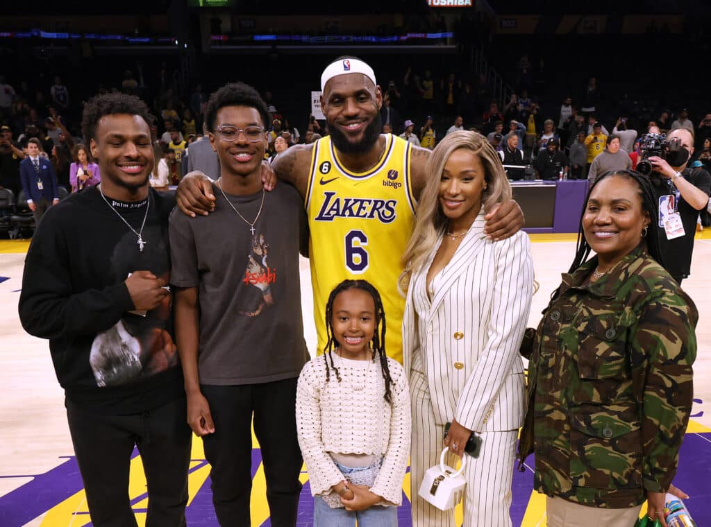 LeBron James #6 of the Los Angeles Lakers poses for a picture with his family at the end of the game, (L-R) Bronny James, Bryce James, Zhuri James Savannah James and Gloria James, passing Kareem Abdul-Jabbar to become the NBA's all-time leading scorer, surpassing Abdul-Jabbar's career total of 38,387 points against the Oklahoma City Thunder at Crypto.com Arena on February 07, 2023 in Los Angeles, California.