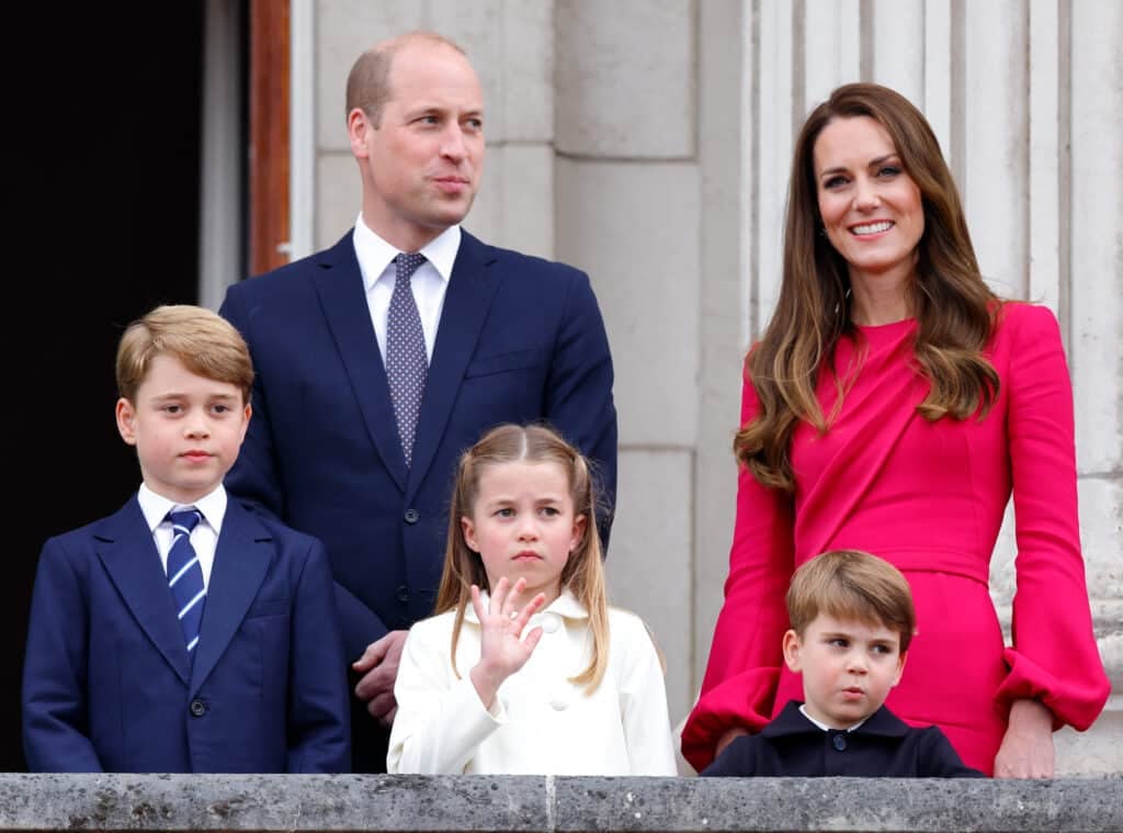 Prince George of Cambridge, Prince William, Duke of Cambridge, Princess Charlotte of Cambridge, Prince Louis of Cambridge and Catherine, Duchess of Cambridge stand on the balcony of Buckingham Palace following the Platinum Pageant on June 5, 2022 in London, England. The Platinum Jubilee of Elizabeth II is being celebrated from June 2 to June 5, 2022, in the UK and Commonwealth to mark the 70th anniversary of the accession of Queen Elizabeth II on 6 February 1952.