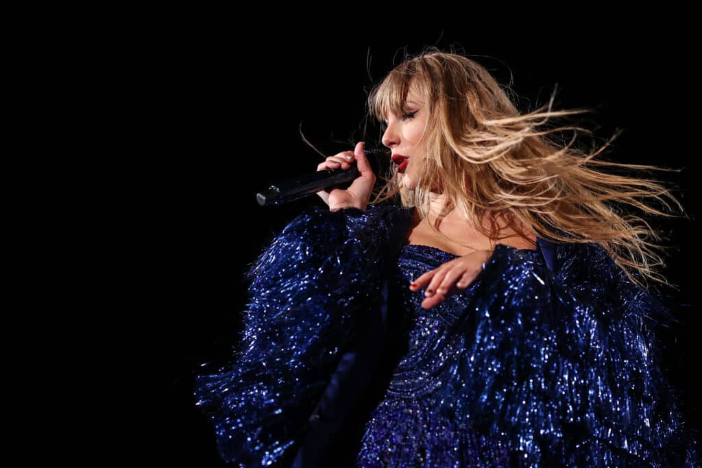 MEXICO CITY, MEXICO - AUGUST 24: EDITORIAL USE ONLY. Taylor Swift performs onstage during the "Taylor Swift | The Eras Tour" at Foro Sol on August 24, 2023 in Mexico City, Mexico.