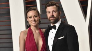 Actress Olivia Wilde (L) and actor Jason Sudeikis arrive at the 2016 Vanity Fair Oscar Party Hosted By Graydon Carter at Wallis Annenberg Center for the Performing Arts on February 28, 2016 in Beverly Hills, California.