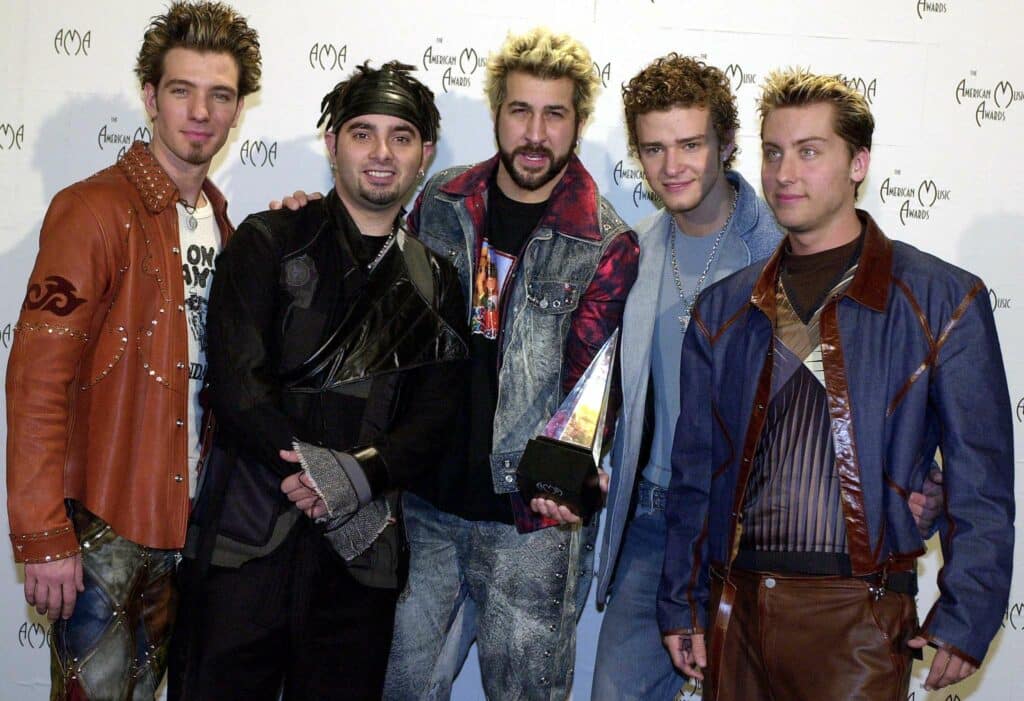 J.C. Chasez, Chris Kirkpatrick, Joey Fatone, Justin Timberlake, Lance Bass of the group 'N Sync, pose with their award for Internet Artist of the Year at the 28th Annual American Music Awards 08 January 2001 in Los Angeles, CA.