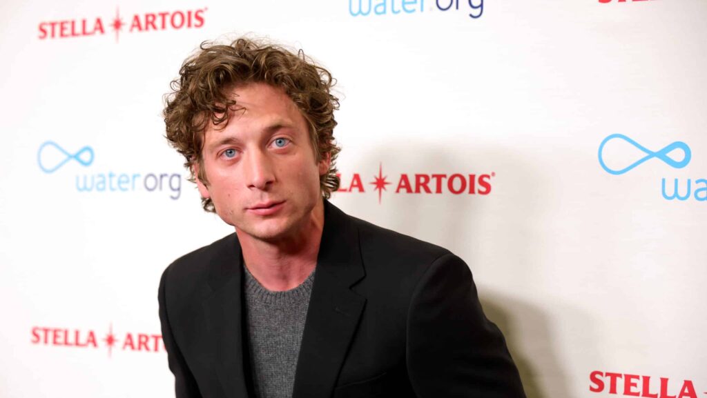 NEW YORK, NEW YORK - SEPTEMBER 21: Jeremy Allen White attends The World's Most Fascinating Dinner by Stella Artois at Hall des Lumières on September 21, 2023 in New York City.
