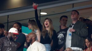 EAST RUTHERFORD, NEW JERSEY - OCTOBER 01: Singer Taylor Swift cheers prior to the game between the Kansas City Chiefs and the New York Jets at MetLife Stadium on October 01, 2023 in East Rutherford, New Jersey.
