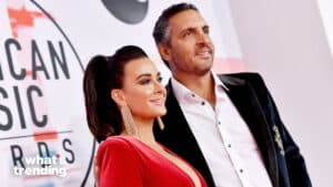 Kyle Richards and Mauricio Umansky posing at the American Music Awards red carpet event
