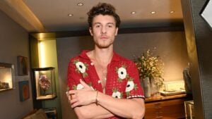 BEVERLY HILLS, CALIFORNIA - NOVEMBER 15: Shawn Mendes poses as David Yurman hosts event with Shawn Mendes in support of the Shawn Mendes Foundation at David Yurman on November 15, 2023 in Beverly Hills, California.