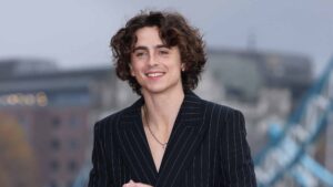 Timothee Chalamet attends the "Wonka" photocall in Pottersfield Park on November 27, 2023 in London, England.