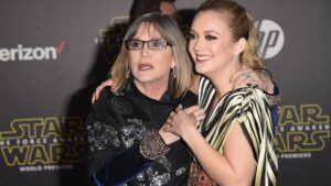 HOLLYWOOD, CA - DECEMBER 14: Actresses Carrie Fisher (L) and Billie Lourd attend the Premiere of Walt Disney Pictures and Lucasfilm's "Star Wars: The Force Awakens" on December 14, 2015 in Hollywood, California.