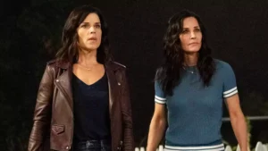 Neve Campbell and Courteney Cox in "Scream" (2022).