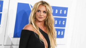 Singer Britney Spears wearing a Julien MacDonald dress, H Stern jewels, and Christian Louboutin shoes arrives at the 2016 MTV Video Music Awards held at Madison Square Garden on August 28, 2016 in Manhattan, New York City, New York, United States.