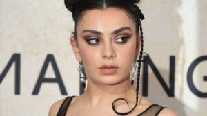 Charlie XCX seen attending the amfAR Gala Cannes 2022 at Hotel du Cap-Eden-Roc on May 26, 2022 in Cap d'Antibes, France.