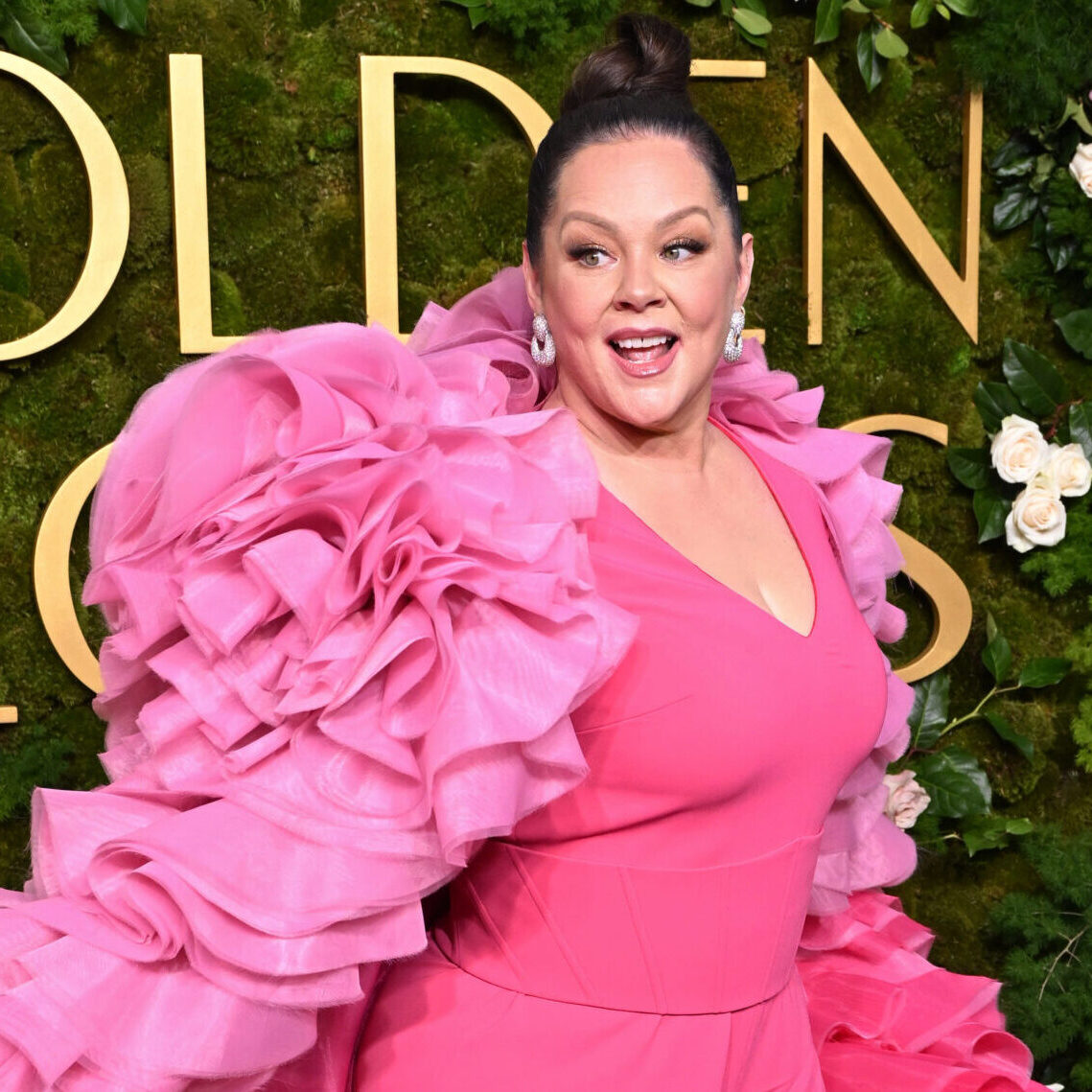 Melissa McCarthy Wears Dramatic Cape to 2025 Golden Globes, Took