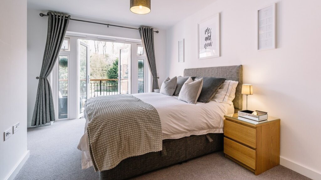 Minimalist interior design has become a favorite among those who appreciate simplicity, functionality, and timeless elegance.