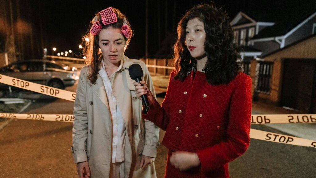 Spotting a car accident shakes most of us, even if only for a moment. You might feel a rush to help or wonder what’s actually useful right then.