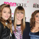 Chloe Grace Moretz, Naomi Watts, and Sarah Hyland posing on the Teen Vogue and Aeropostale event pink carpet.