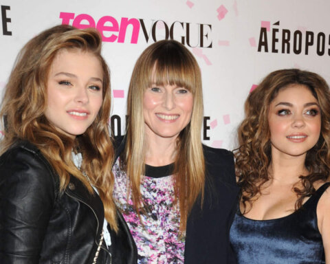 Chloe Grace Moretz, Naomi Watts, and Sarah Hyland posing on the Teen Vogue and Aeropostale event pink carpet.