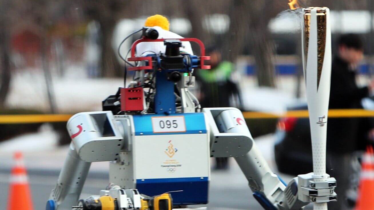 Tiangong Ultra Wins Beijing Robot 100-Meter Final in 8.64 Seconds